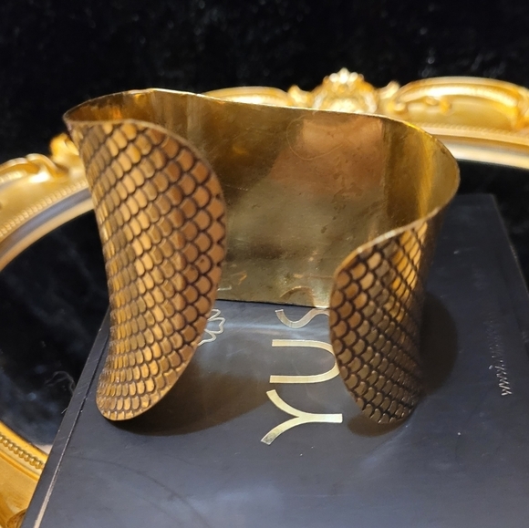 Vintage Black Obsidian Stone Bezel Fish Scale Cuff Gold Bracelet - Picture 11 of 14